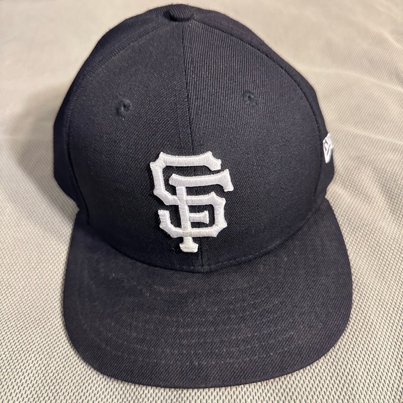 San Francisco Giants New Era 59Fifty Hat 7-3/4 Navy/Red Bill - Picture 1 of 4